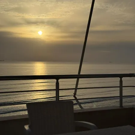 Golden Horizon Sea View Apartamento *